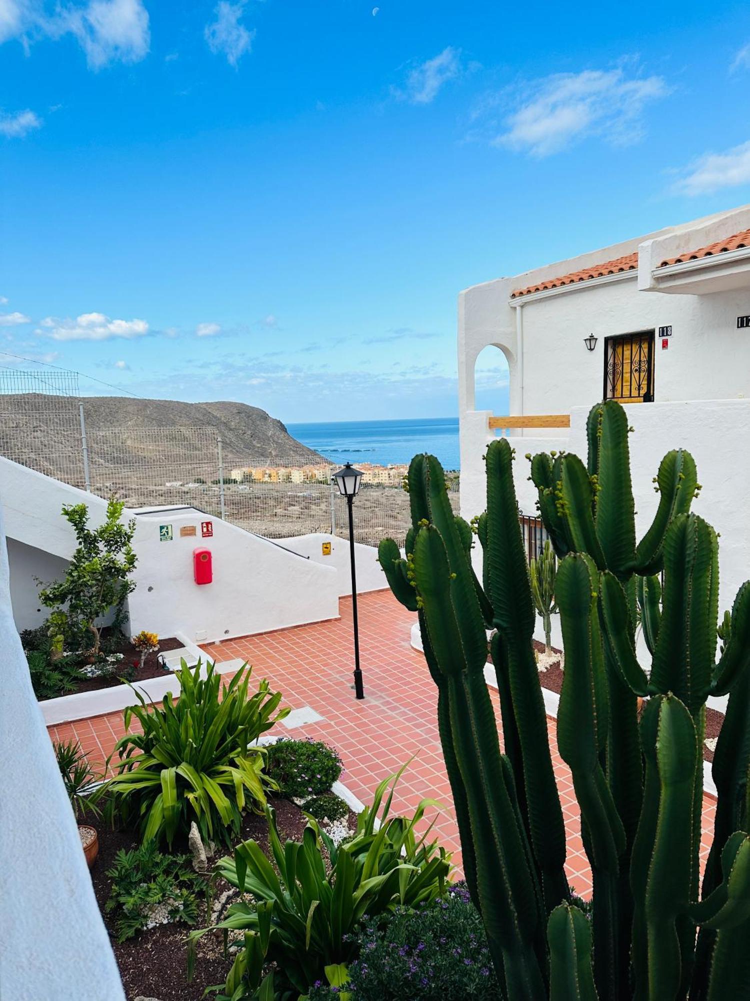 Sea View Apartment In Los Cristianos Arona  Esterno foto